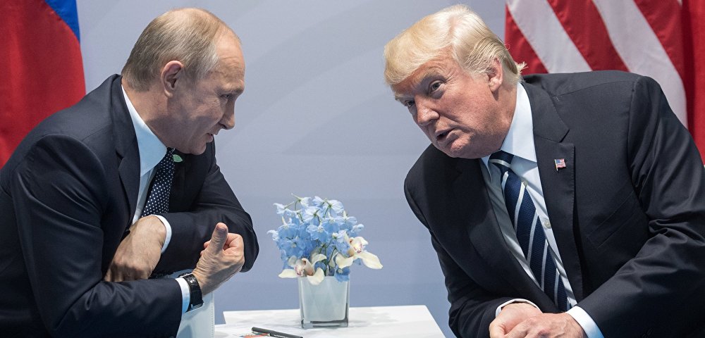 Президент РФ Владимир Путин и президент США Дональд Трамп (справа), 7 июля 2017