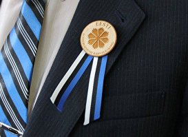 Значок с символикой Консервативной партии Эстонии (EKRE)