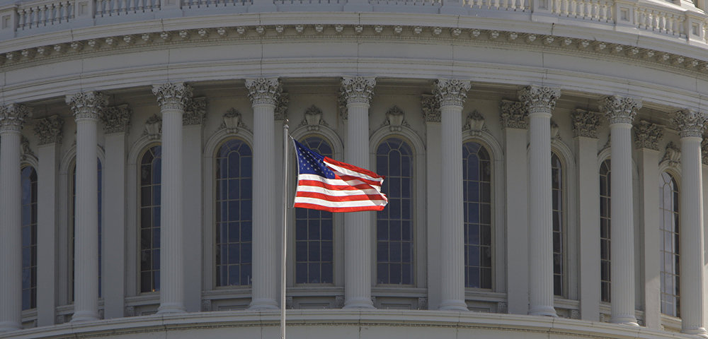 Капитолий, здание в Вашингтоне, где заседает конгресс США.