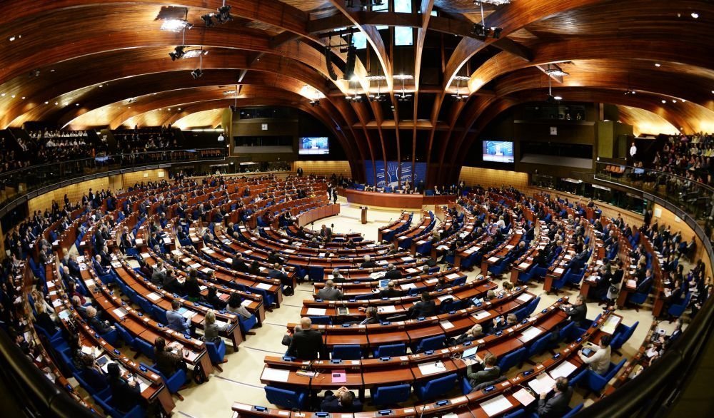 В зале Парламентской ассамблеи Совета Европы (ПАСЕ).