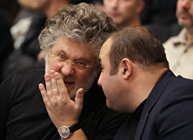 Украинский олигарх Игорь Коломойский (слева).