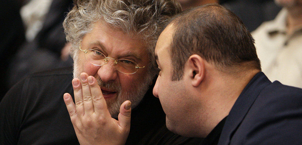 Украинский олигарх Игорь Коломойский (слева).