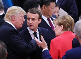 Президент США Дональд Трамп, президент Франции Эммануэль Макрон и федеральный канцлер Германии Ангела Меркель (слева направо)