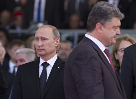 Президент России Владимир Путин (слева) и президент Украины Петр Порошенко
