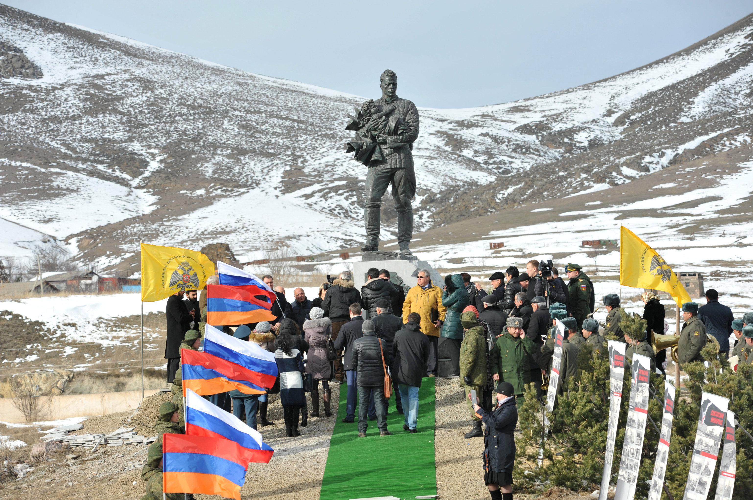 В Спитаке открыли памятник советским воинам – ликвидаторам последствий землетрясения 1988 года