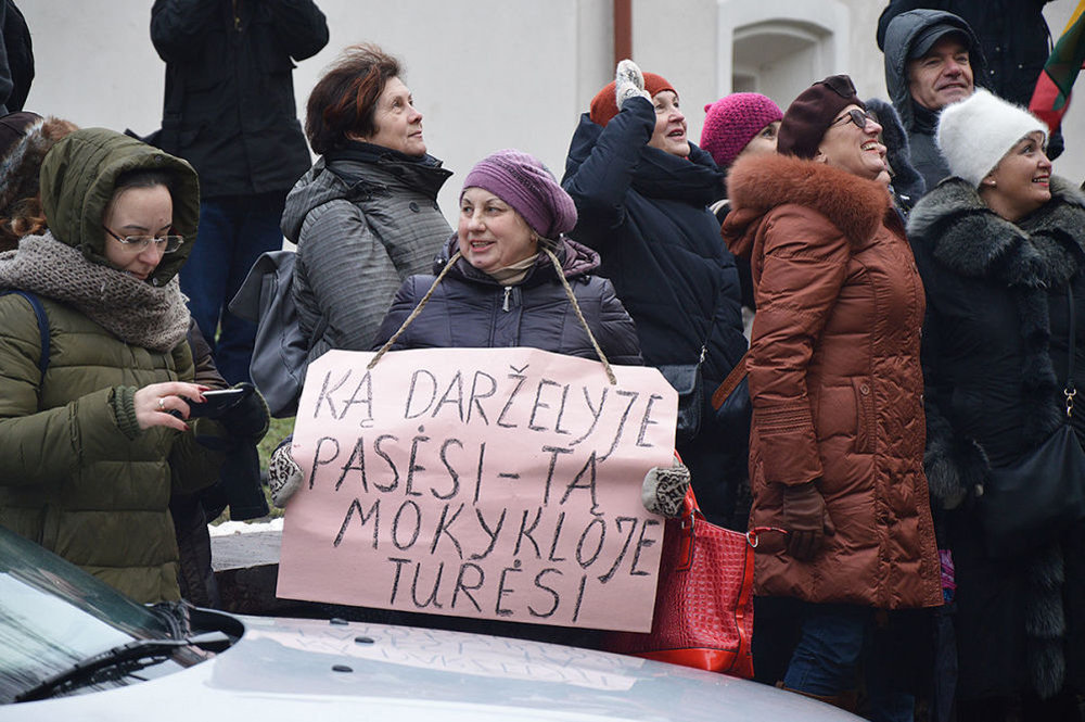 Акция протеста в поддержку бастующих учителей "Последний звонок", 9 декабря 2018
