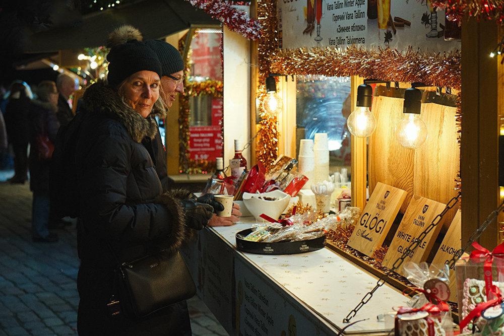 Рождественский рынок на Ратушной площади в Таллине