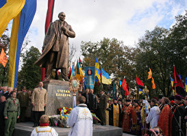 Памятник Степану Бандере во Львове
