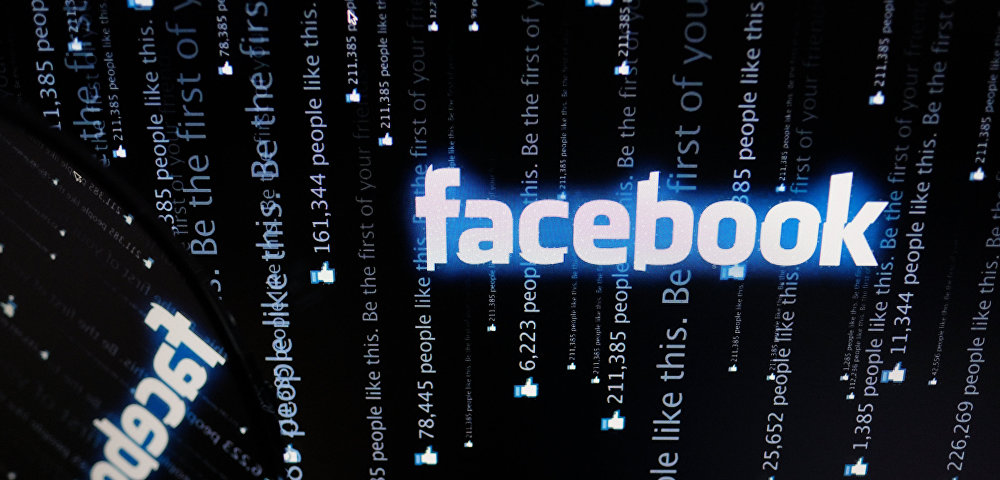 Логотип социальной сети "Фейсбук" на экране компьютера.