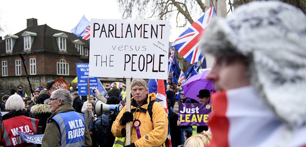 Участники акции противников и сторонников Brexit в Лондоне