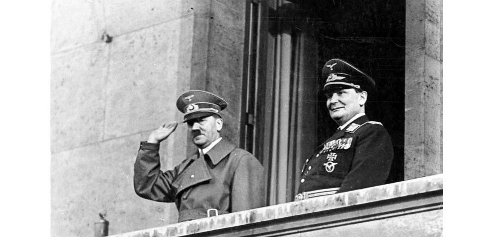 Адольф Гитлер и Герман Геринг. Берлин, 16 марта 1938 год