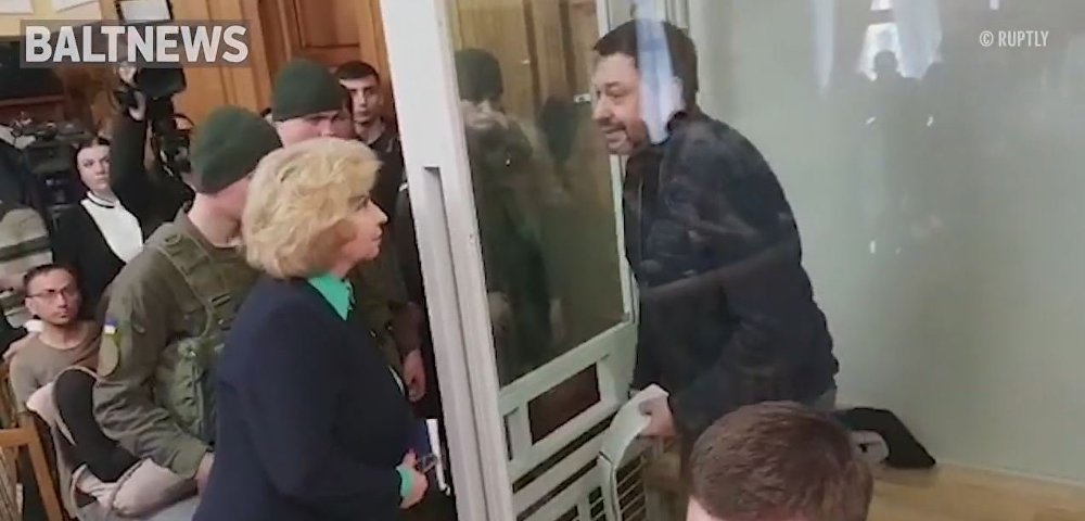 Встреча Кирилла Вышинского и Татьяны Москальковой перед заседанием суда