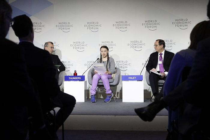 Шестнадцатилетняя шведская активистка по охране окружающей среды Грета Тунберг во время сессии Всемирного экономического форума в Давосе, Швейцария, 25 января 2019 года