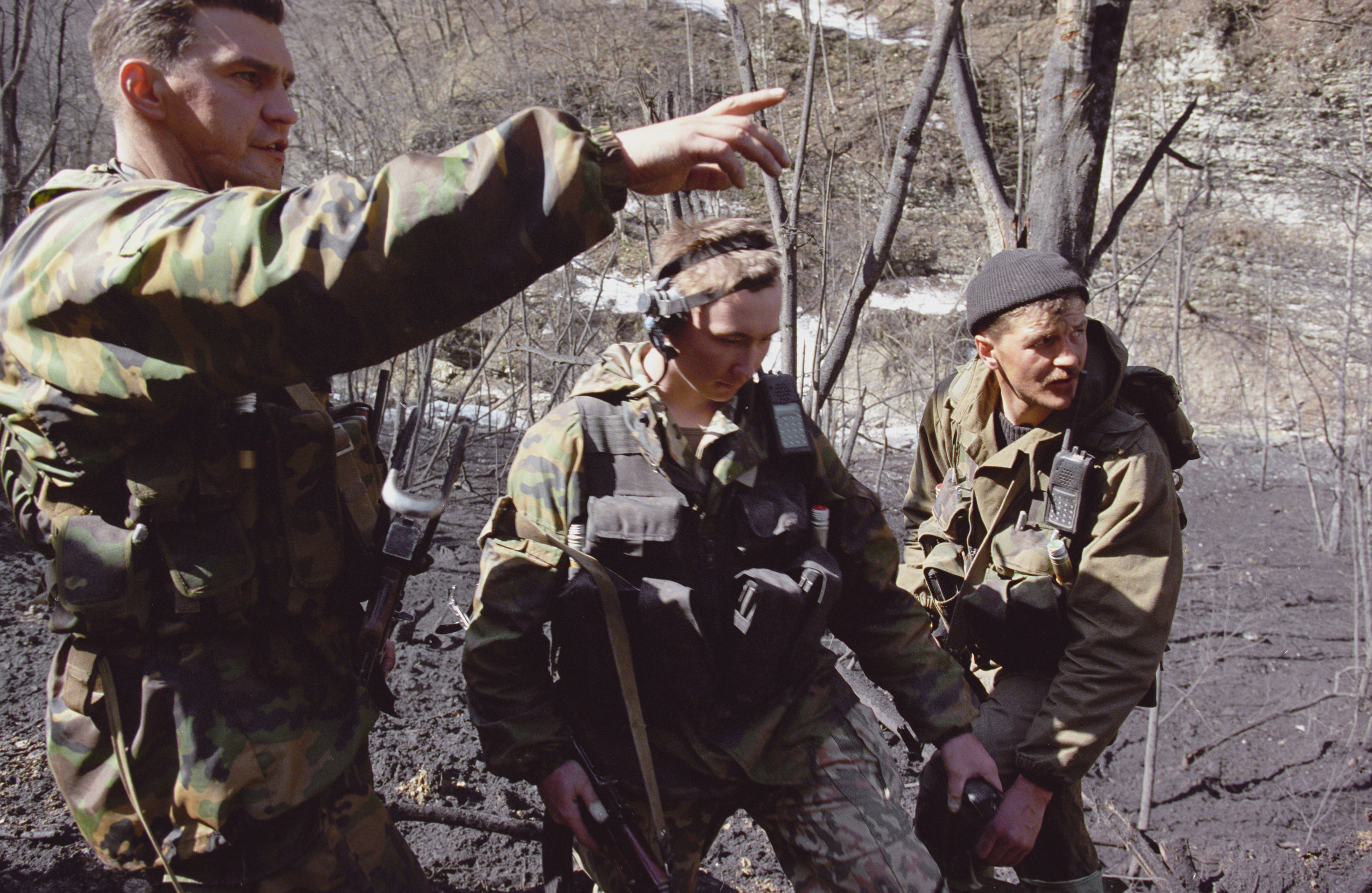 Российские военнослужащие во время боевых действий на территории Чеченской Республики и приграничных регионов Северного Кавказа, ноябрь 1999 год