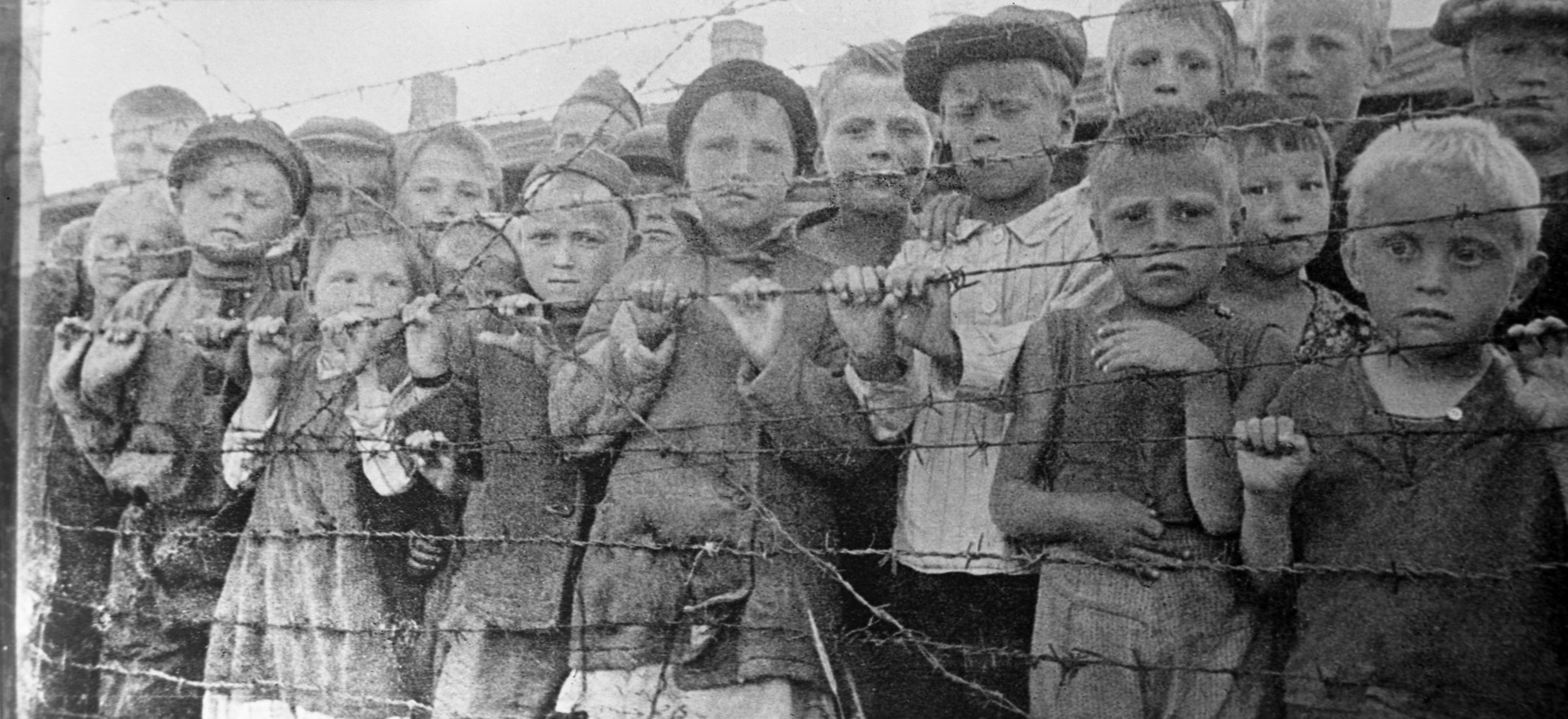Дети в нацистском концентрационном лагере