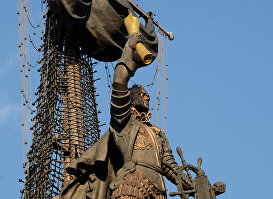 Памятник Петру I работы Зураба Церетели в Москве.
