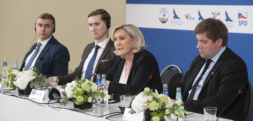 Марин Ле Пен выступает на пресс-конференции в Таллине, Эстония, 14 мая 2019 года