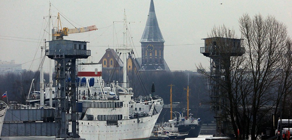 Вид на Кафедральный собор со стороны Калининградского порта