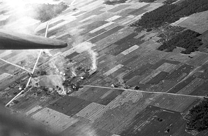 Горят разбитые советской авиацией немецкие военные объекты (съемка с воздуха), 1941 год