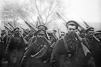 Солдаты царской армии отправляются на фронт в 1914 году во время Первой Мировой войны 