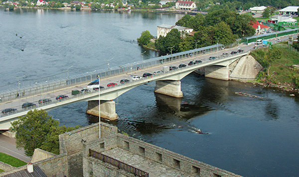 Мост Дружбы на эстонско-российской границе между Нарвой и Ивангородом