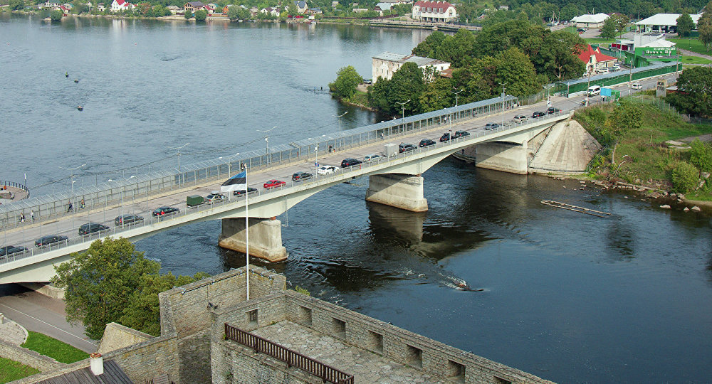 Мост Дружбы на эстонско-российской границе между Нарвой и Ивангородом