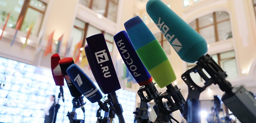 Микрофоны российских СМИ