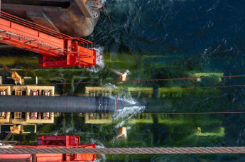 Судно Solitaire выполняет работы по укладке газопровода "Северный поток - 2" в российских водах