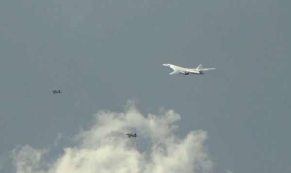 "Белые лебеди" улетели на юг: российские Ту-160 впервые прибыли в ЮАР