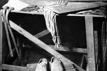 Скамья для экзекуций в лагере Освенцим