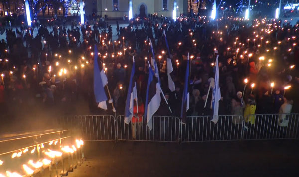 В Эстонии националисты устроили факельное шествие в честь Дня независимости республики