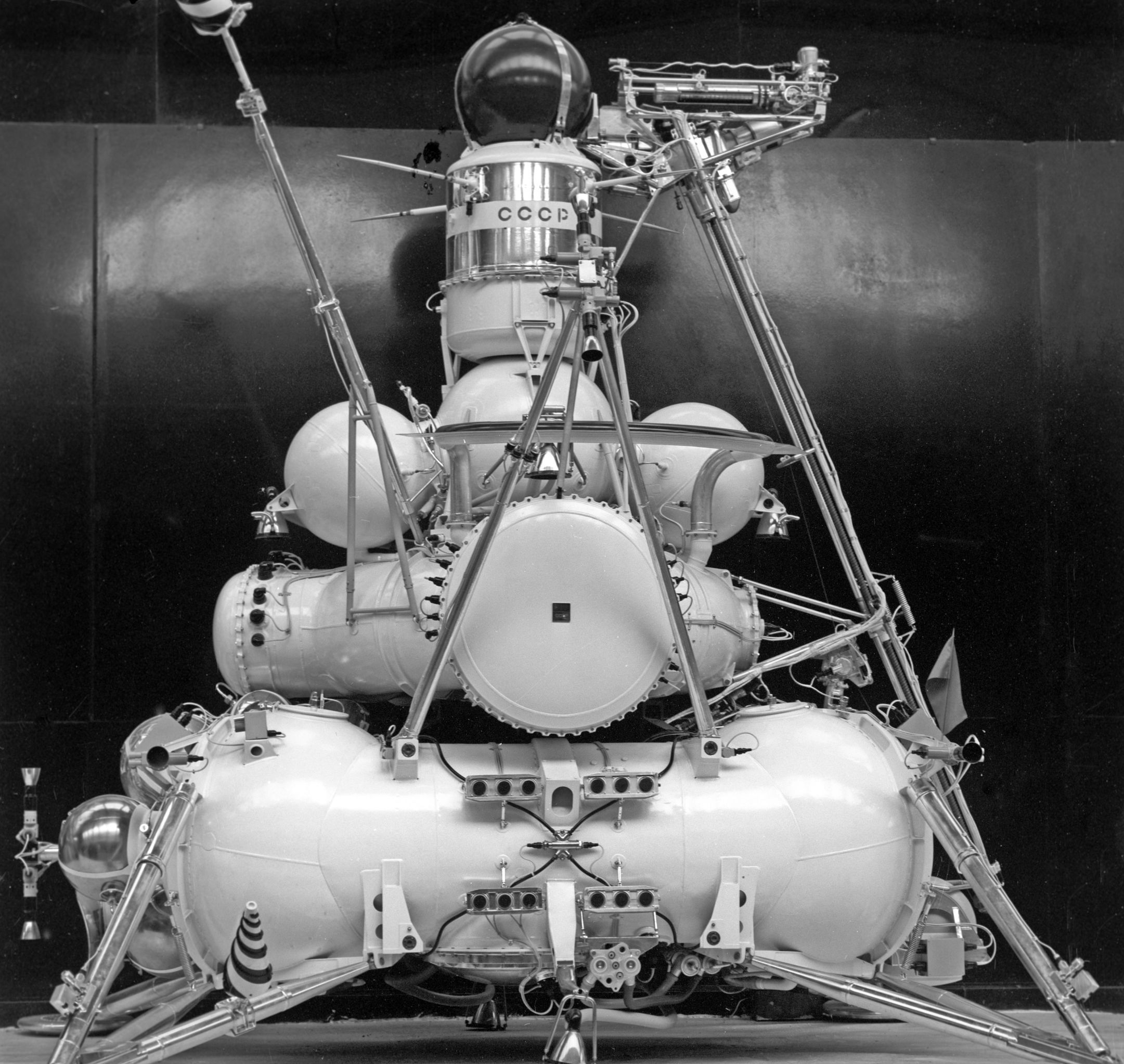 Советские аппараты луна. Межпланетная станция «Луна-16». Луна-20 автоматическая межпланетная станция. Космический аппарат Луна 24. Луна-23 автоматическая межпланетная станция.