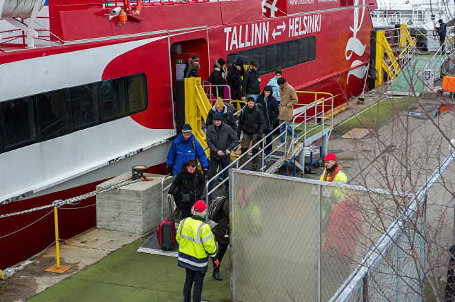 Прибытие пассажиров на судне Linda Line линии Таллинн-Хельсинки.