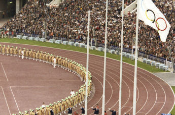 Подъем олимпийского флага на торжественной церемонии открытия Игр XXII Олимпиады. Центральный стадион имени В.И. Ленина 19 июля 1980 года.