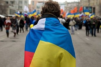 Флаги Украины и России.