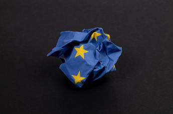 Скомканный флаг ЕС